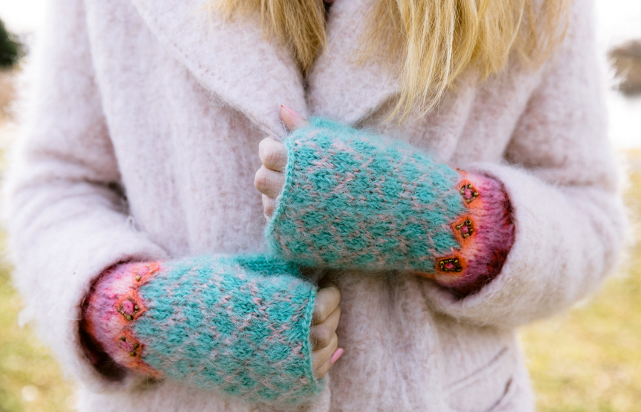 Florence Hand Warmer - French Knot