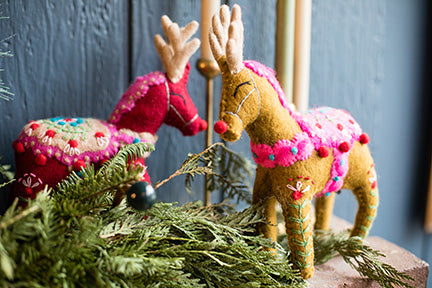 Reindeer Mantel Topper - French Knot
